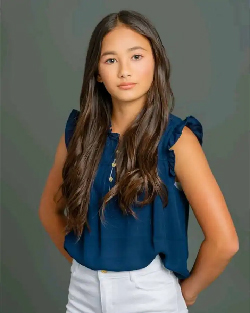 By @kaylee_hottle (from Instagram) - https://www.legit.ng/ask-legit/biographies/1465440-kaylee-hottles-biography-age-heritage-parents-movies-tv-shows/, Fair use, https://en.wikipedia.org/w/index.php?curid=83756325