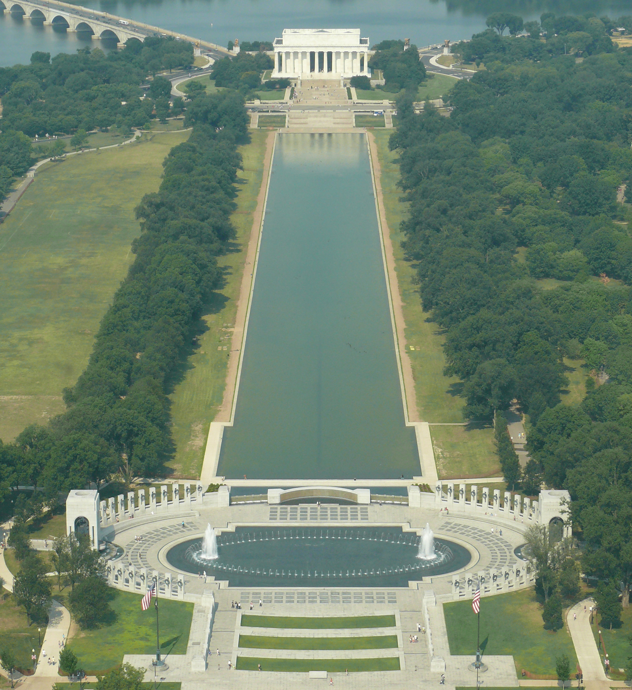Lincoln memorial seen from washington memorial
