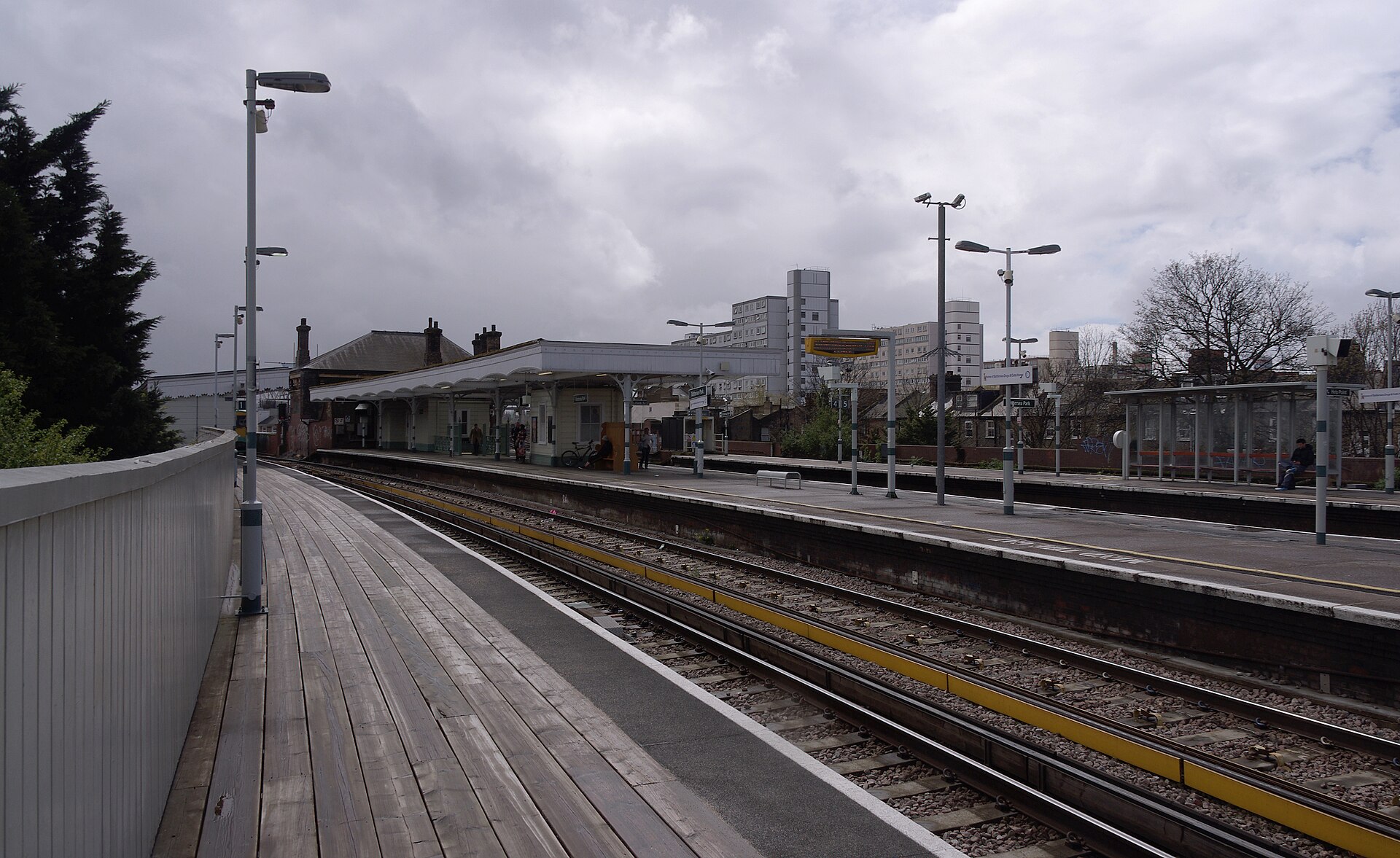 Battersea Park railway station MMB 11