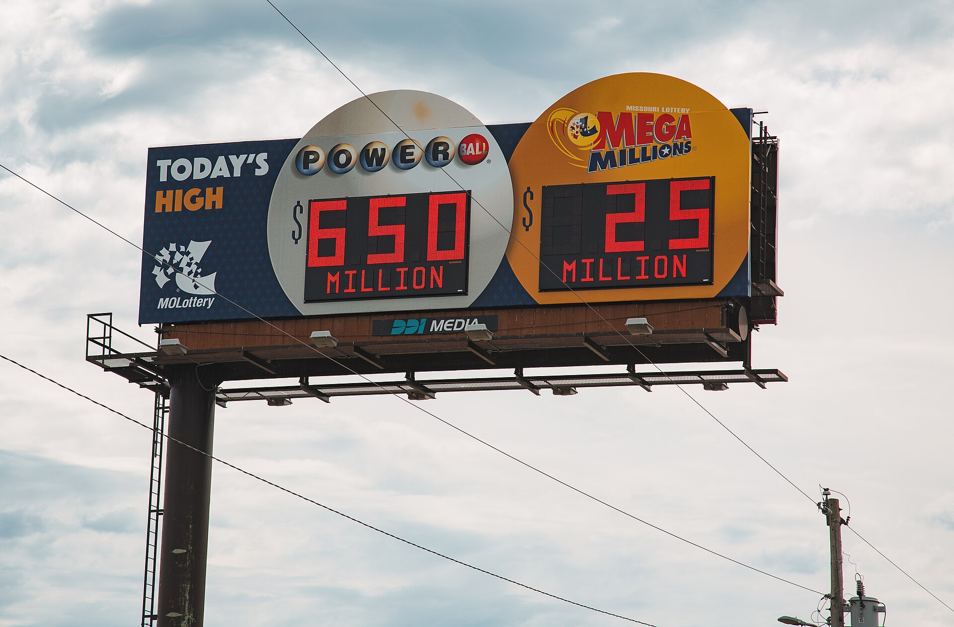 Powerball and Mega Millions Lottery Jackpot Prize Billboard in Missouri (44555666811)