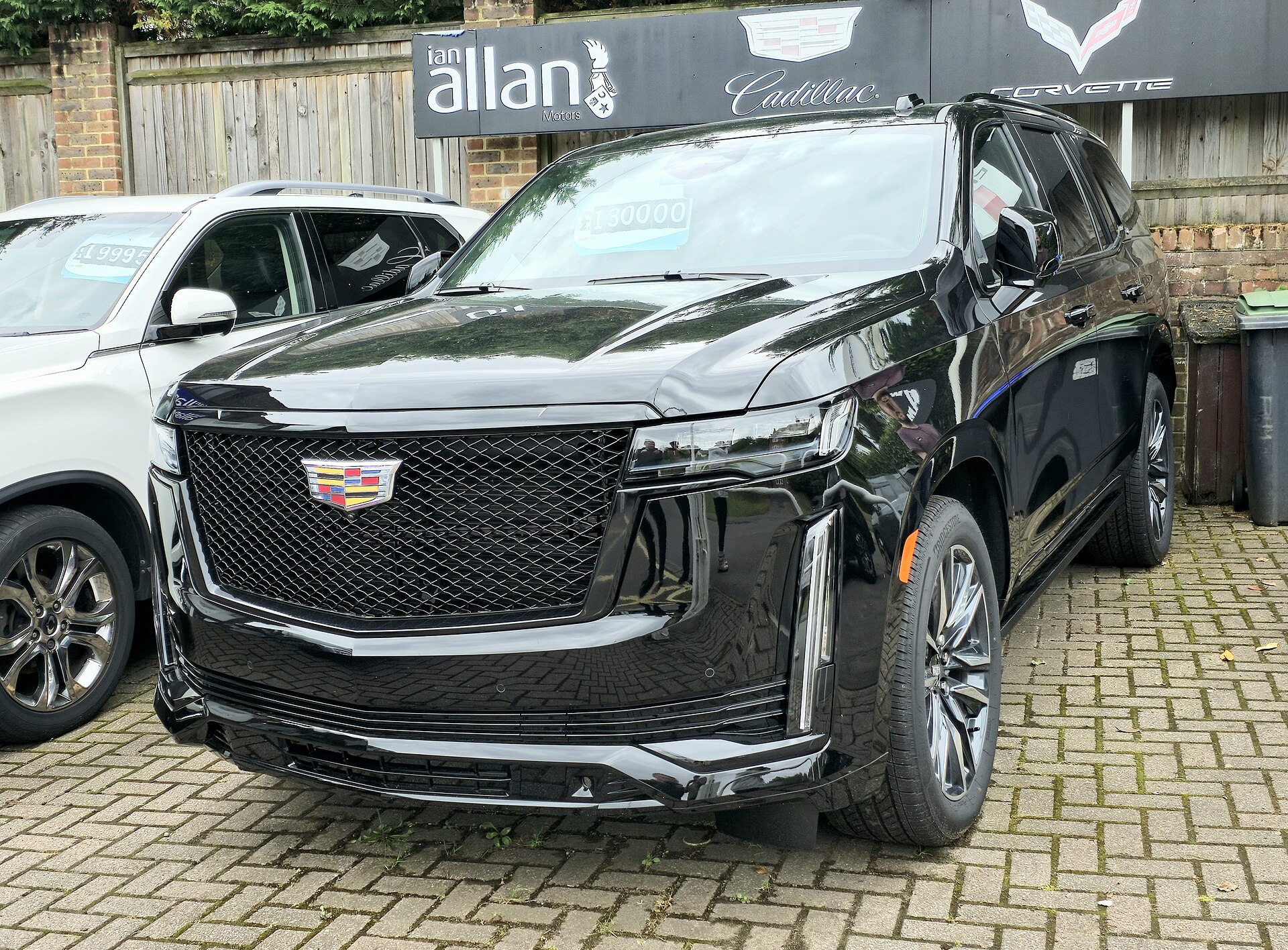 Cadillac Escalade 2
