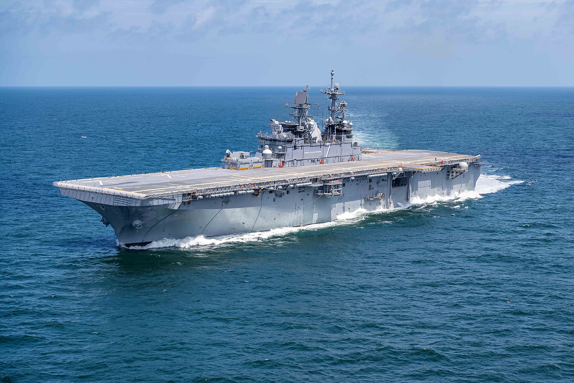 USS Tripoli (LHA 7) underway in the Gulf of Mexico on 15 July 2019 (190715 O N0101 115)