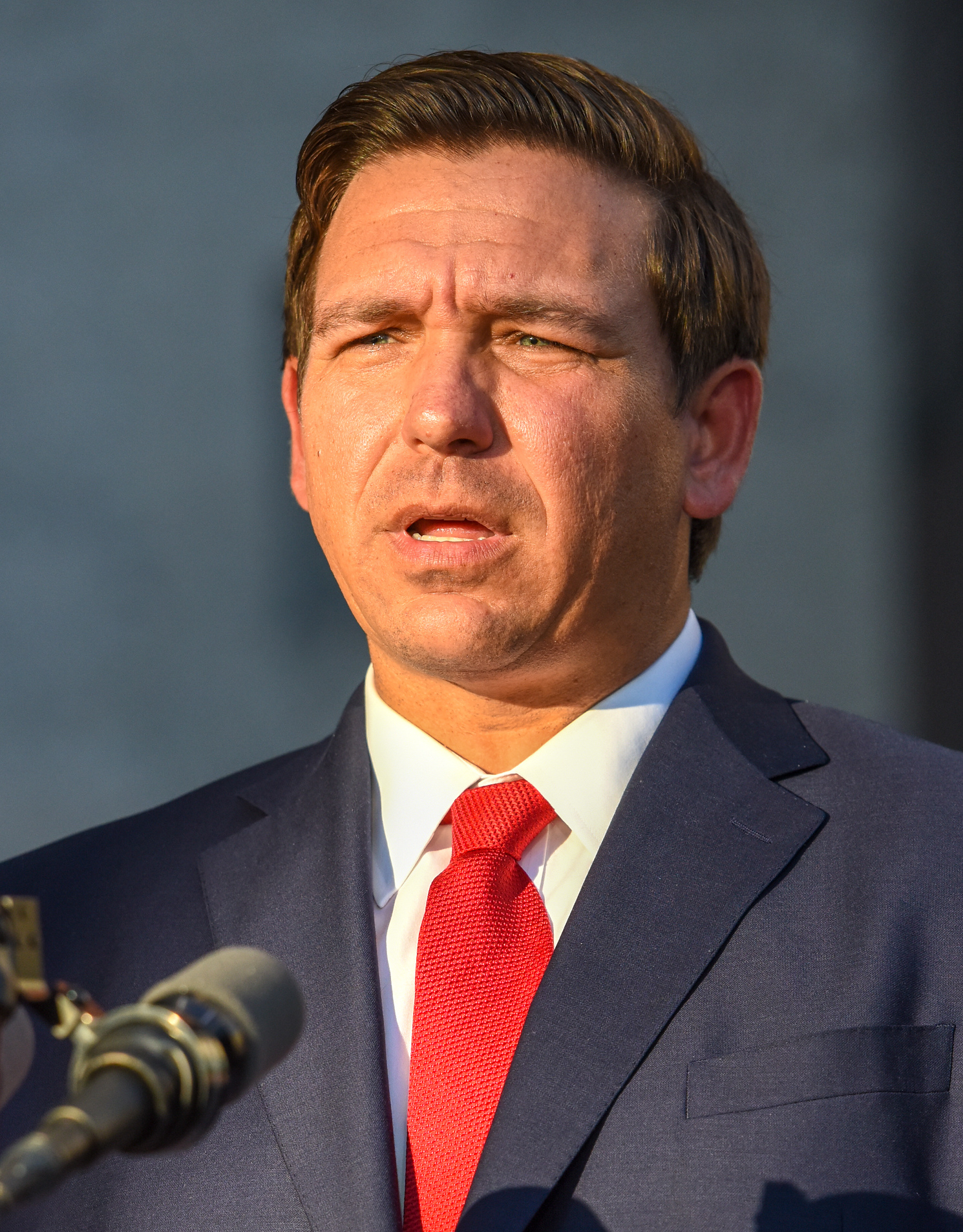 Gov Ron DeSantis Official State Photo (cropped)