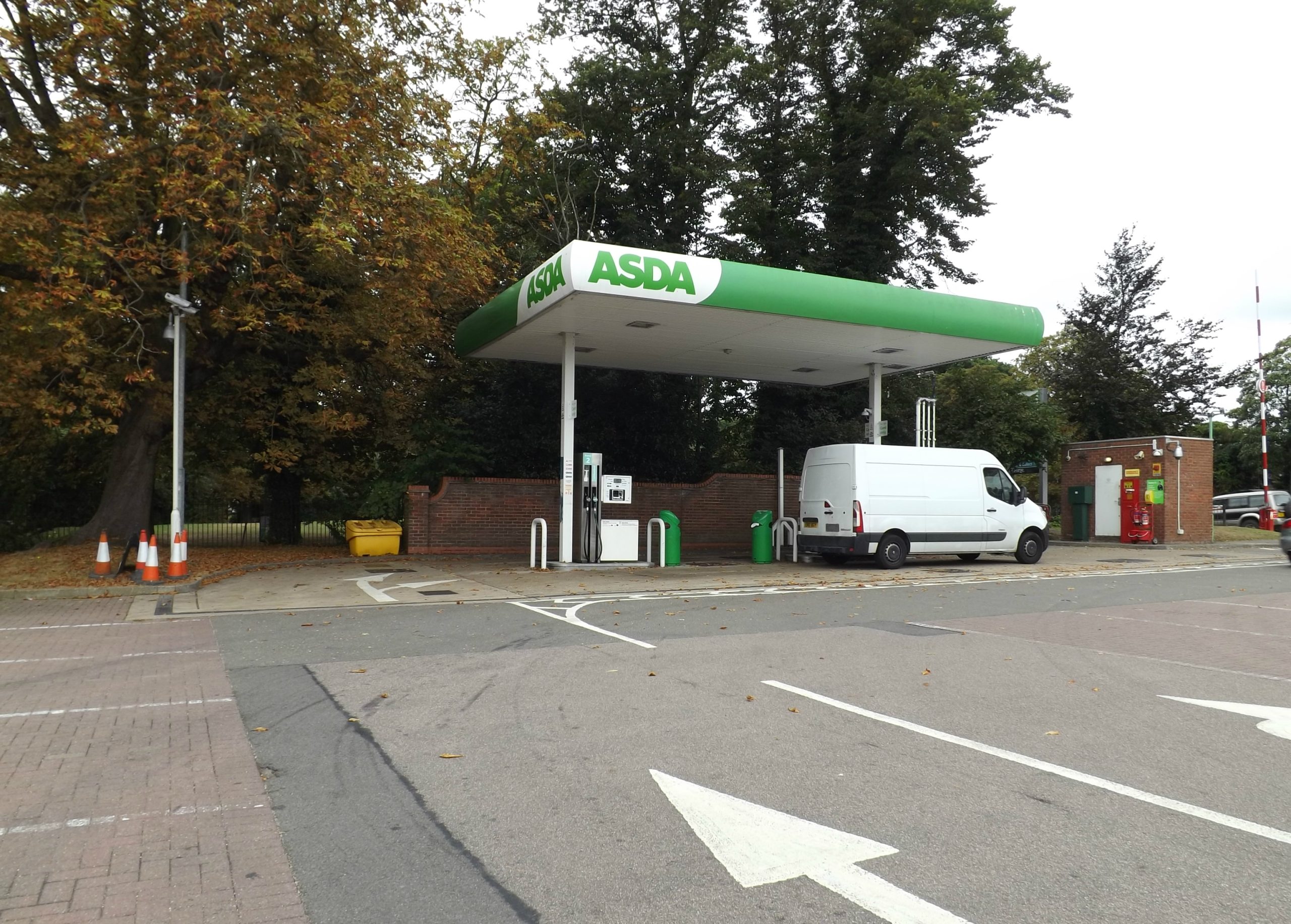 Asda Fuel Filling Station geograph.org.uk 5181845