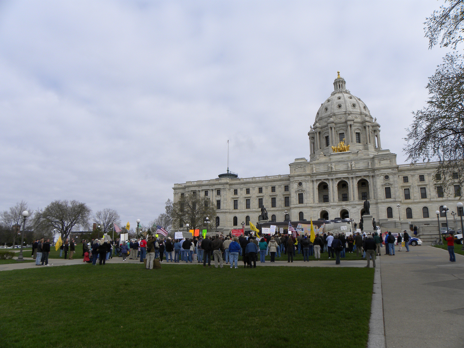 Tea Party Express at the Minnesota capitol
