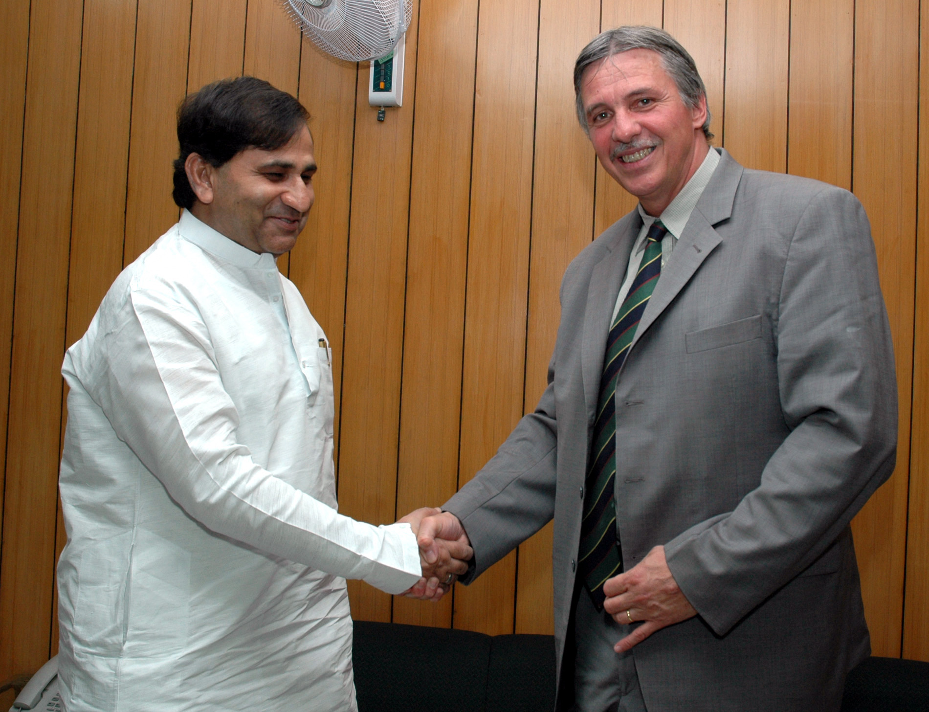 The President of Swiss Federal Communications Commission (COMCOM), Mr. Marc Furrer calls on the Minister of State for Communications &amp;amp; Information Technology, Dr. Shakeel Ahmad, in New Delhi on May 26, 2006