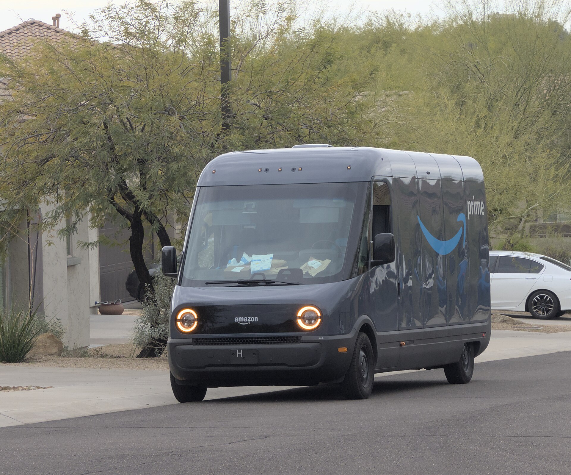 Amazon electric delivery vehicle