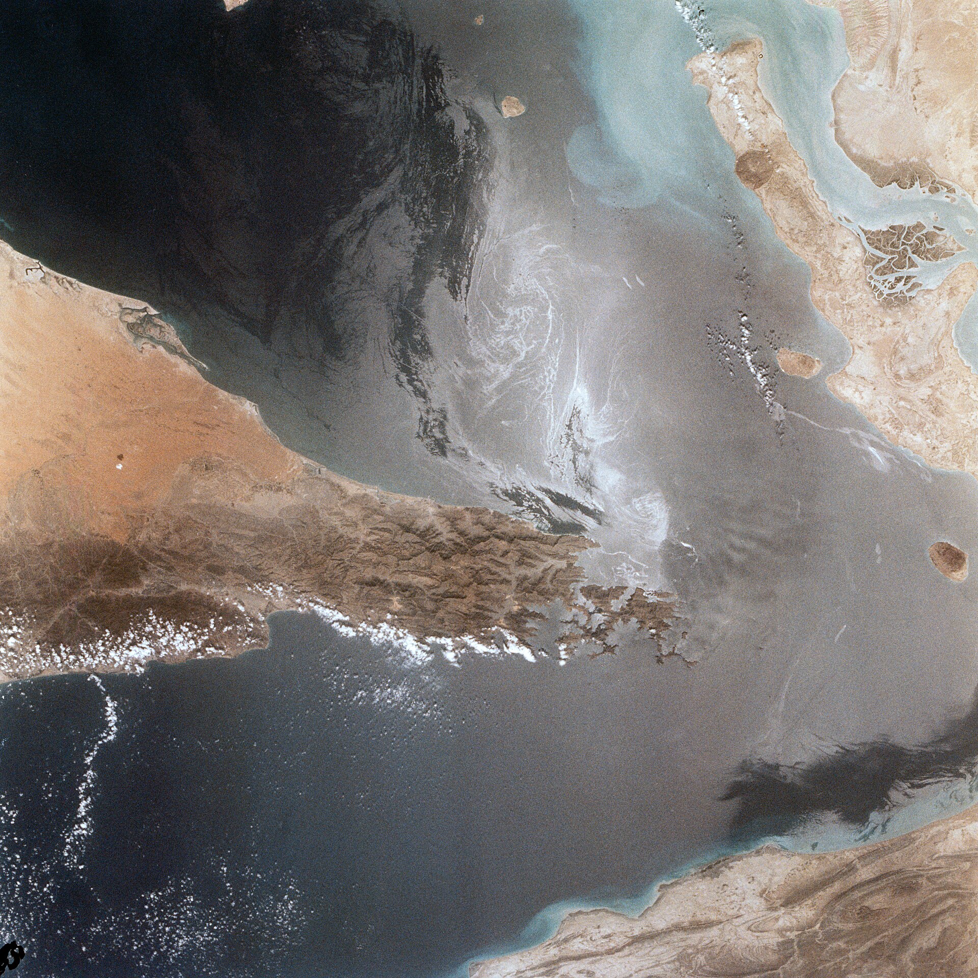 STS004 37 716 Strait of Hormuz