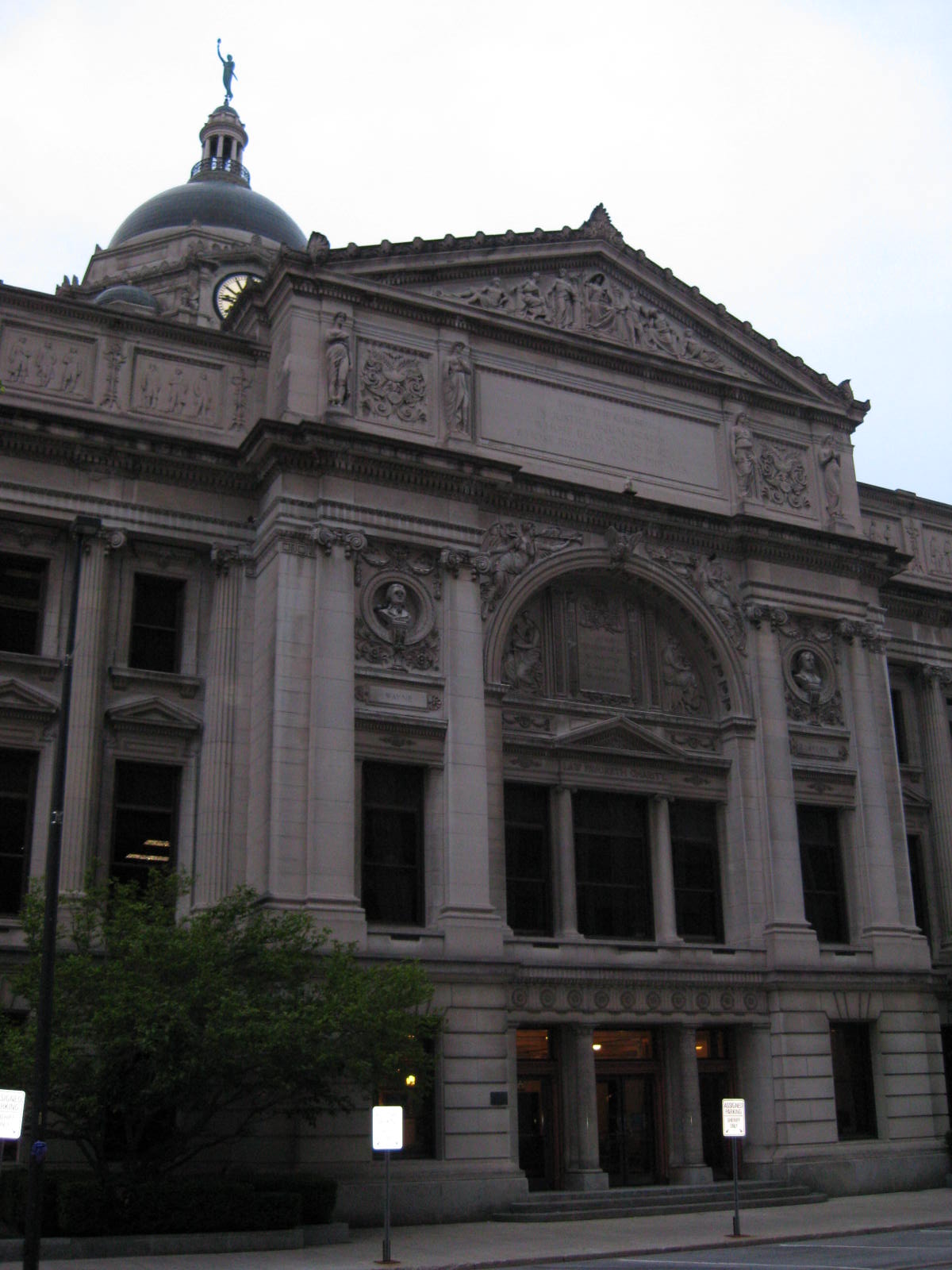 Exterior of Allen County Courthouse (Indiana) 2008 01
