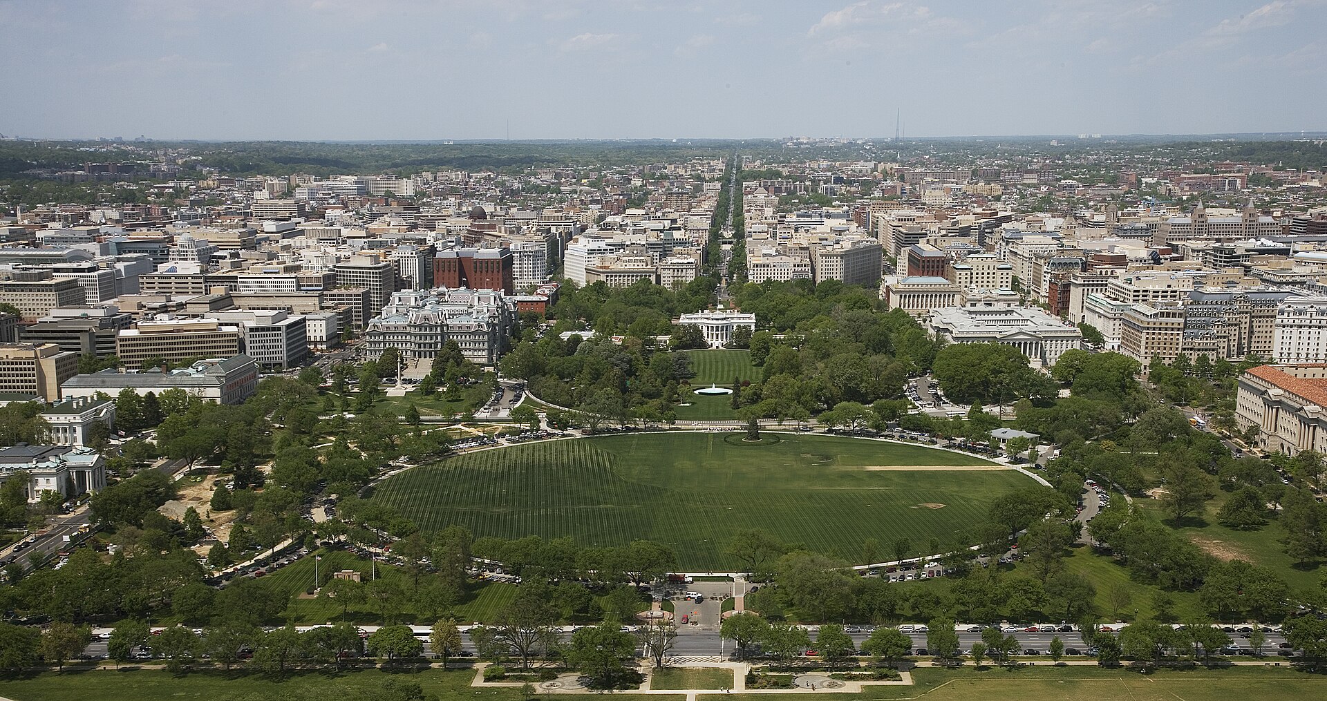 Aerial view of White House and downtown, Washington, D.C LCCN2010630891